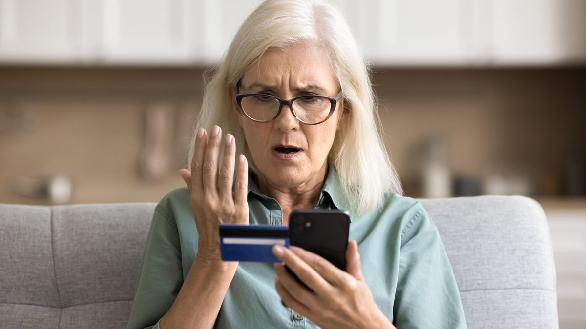 Массовые жалобы клиентов Сбера на резкое снижение лимитов ко кредитным картам