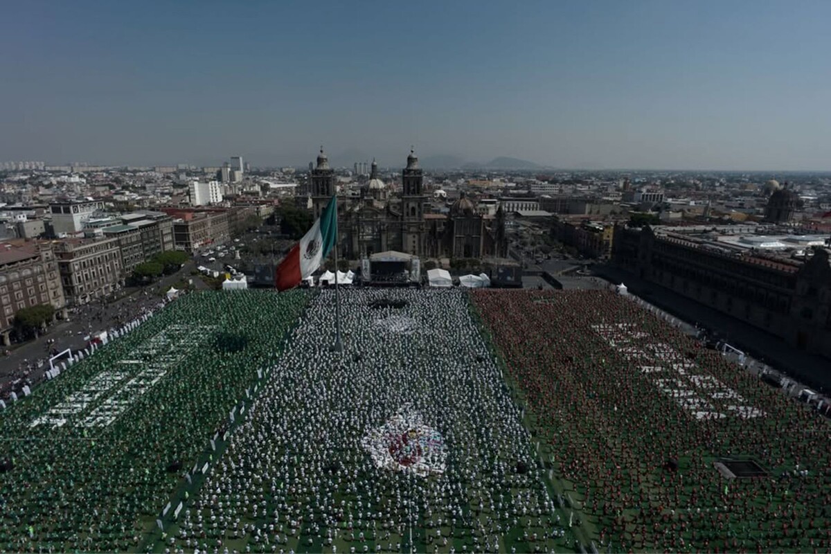  Самая масштабная футбольная тренировка в Мехико попала в Книгу рекордов Гиннесса. © pajaropolitico, instagram.com