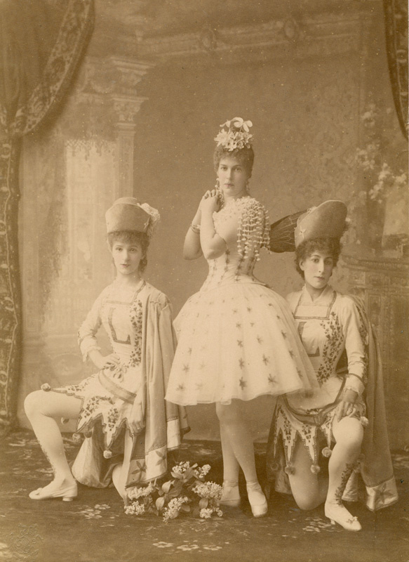 Сцена из балета "Спящая красавица", фотография из открытых источников Яндекса