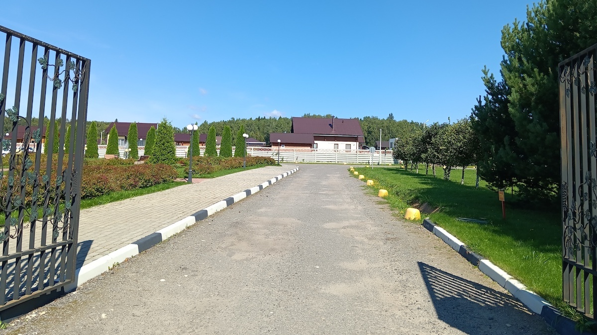 Въезд в коттеджный посёлок "Покровские земли"