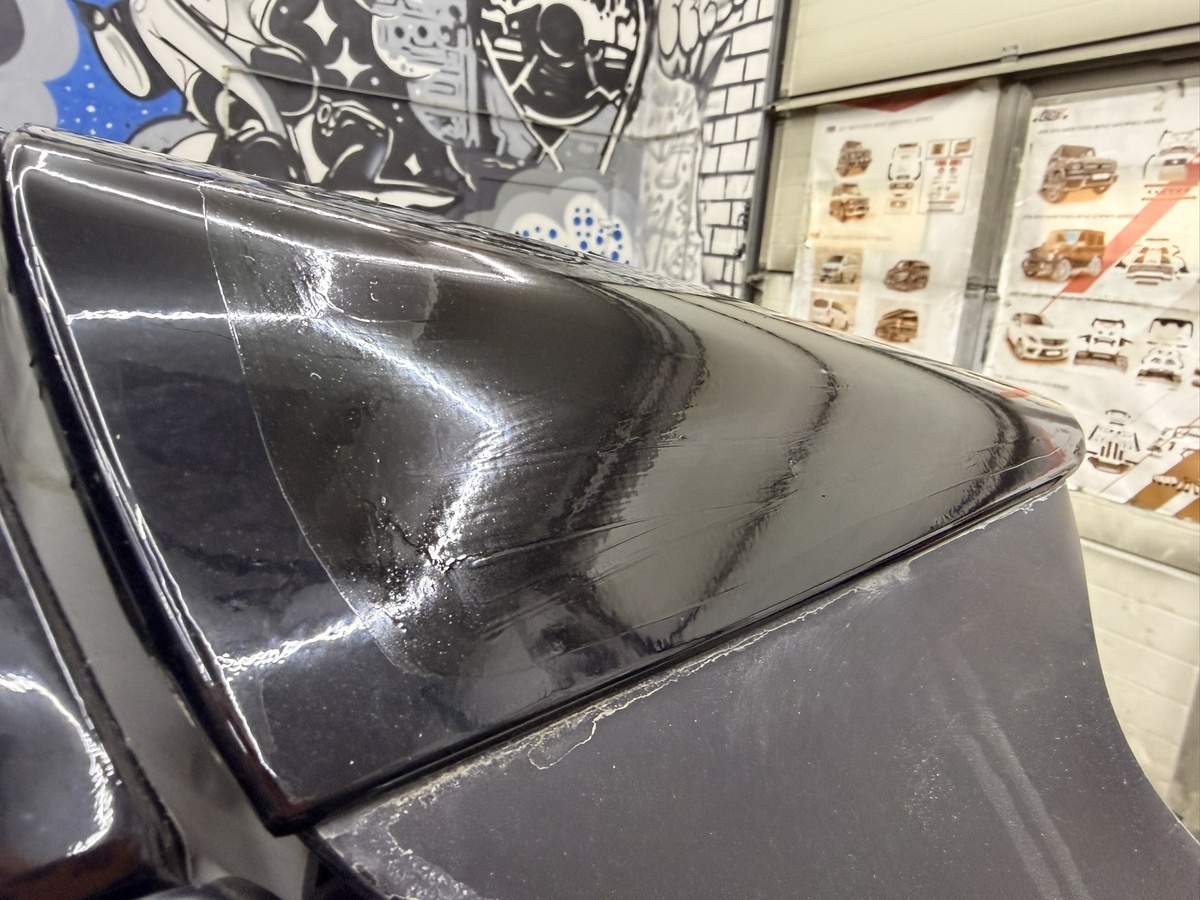 Кажется, что все нормально. Но если присмотреться - задняя часть автомобиля выглядит незавершенной. Иногда один спойлер меняет это полностью.