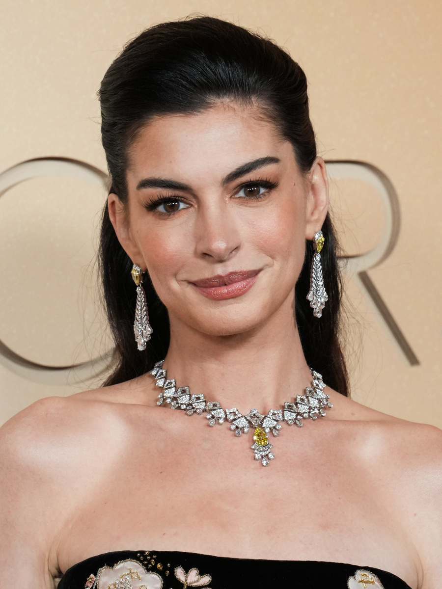    Энн Хэтэуэй