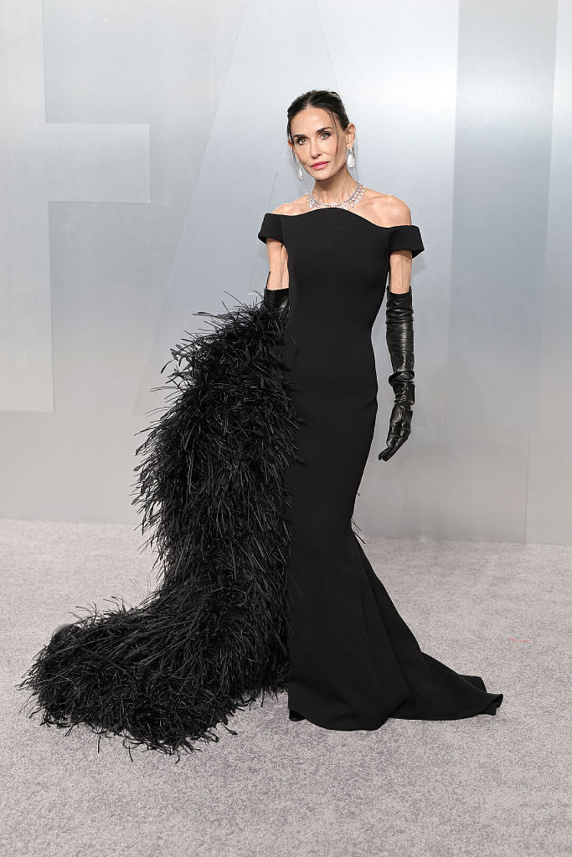    Деми Мур в Balenciaga