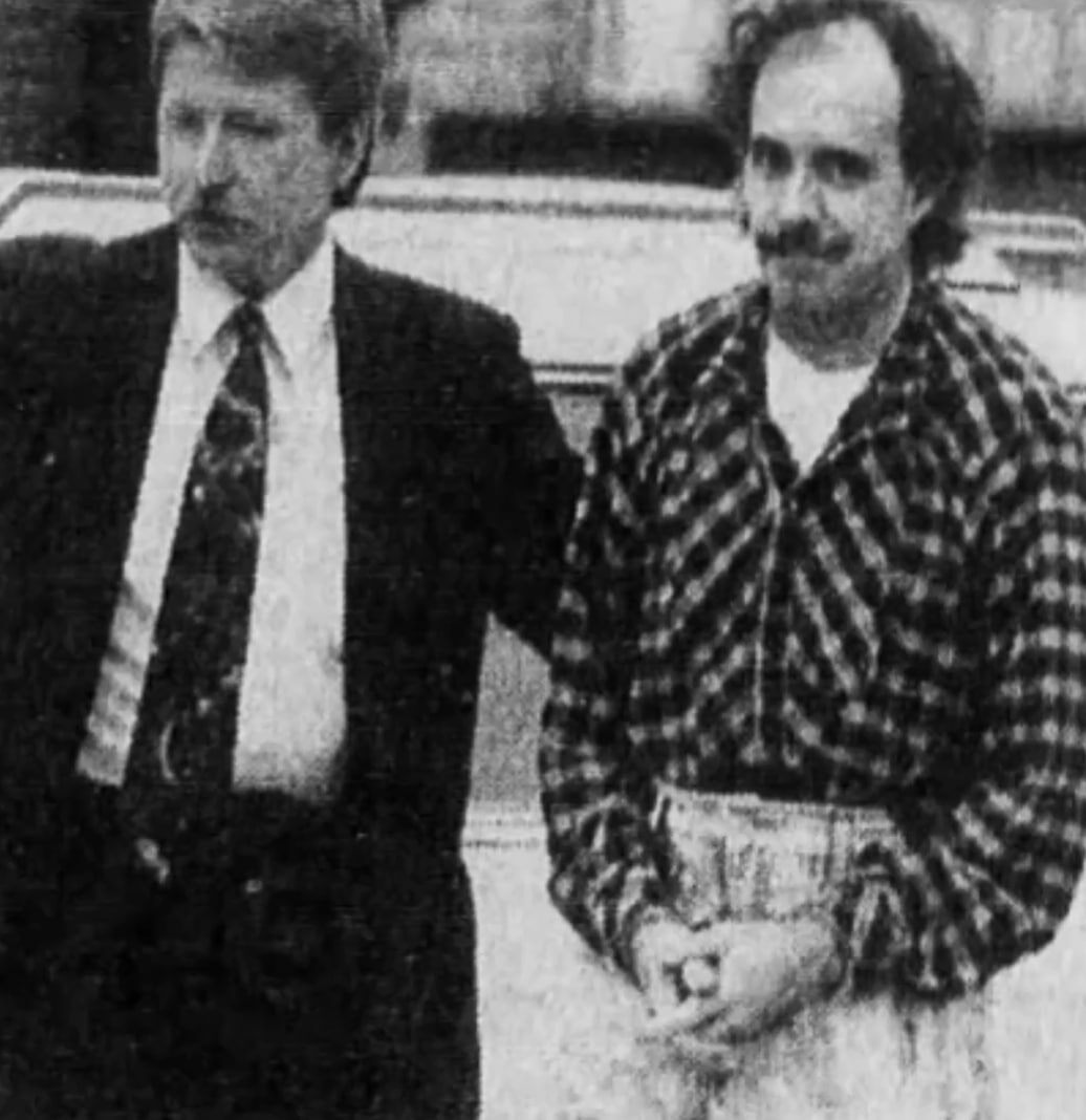 Стивен Блумберг - известнейший библиокпелтоман. 