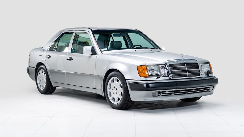 Mercedes-Benz 500 E.📷Фото: Gooding & Company