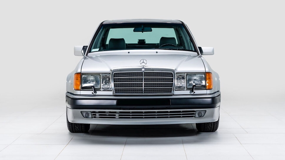 Mercedes-Benz 500 E.📷Фото: Gooding & Company
