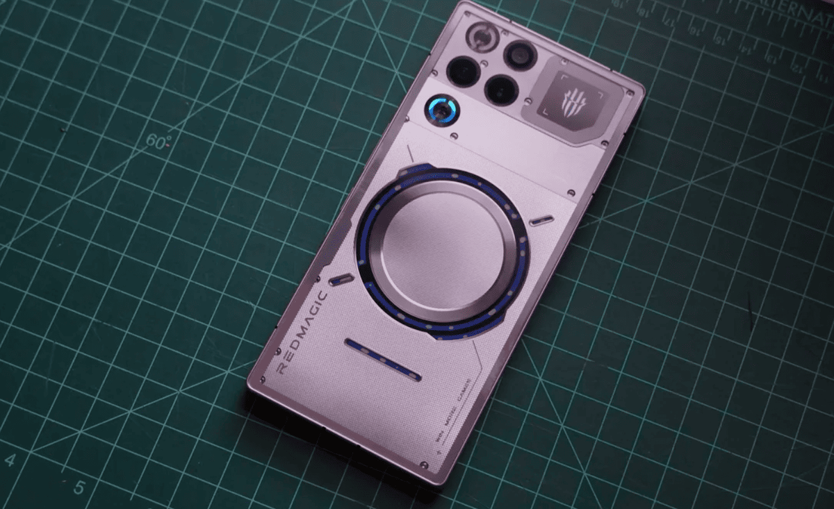    Устройства на iOS также доступны для тестирования и у этой оси есть свой рейтинг. Но составить топ и из телефонов на Андроид, и из смартфонов Apple одновременно платформа не может. Фото: sm.ign.com