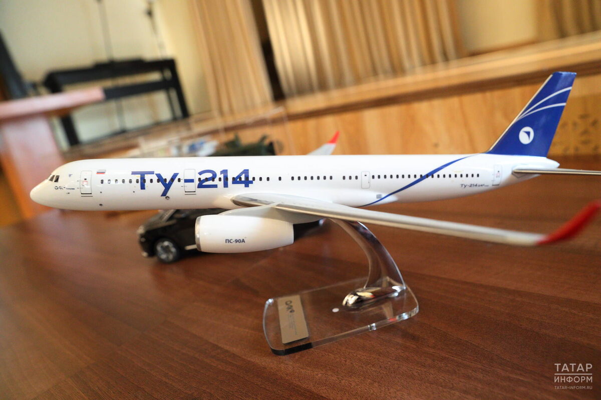 В актовом зале казанской гимназии №3 развернули выставку миниатюрных моделейФото: © Михаил Захаров / «Татар-информ»