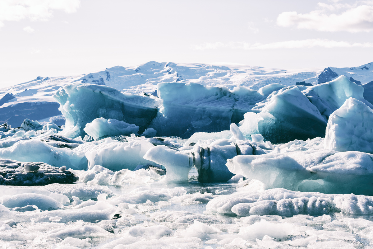 <a href="https://ru.freepik.com/free-photo/icebergs-floating-jokulsarlon-glacier-lagoon_13319441.htm">Изображение от wirestock на Freepik</a>