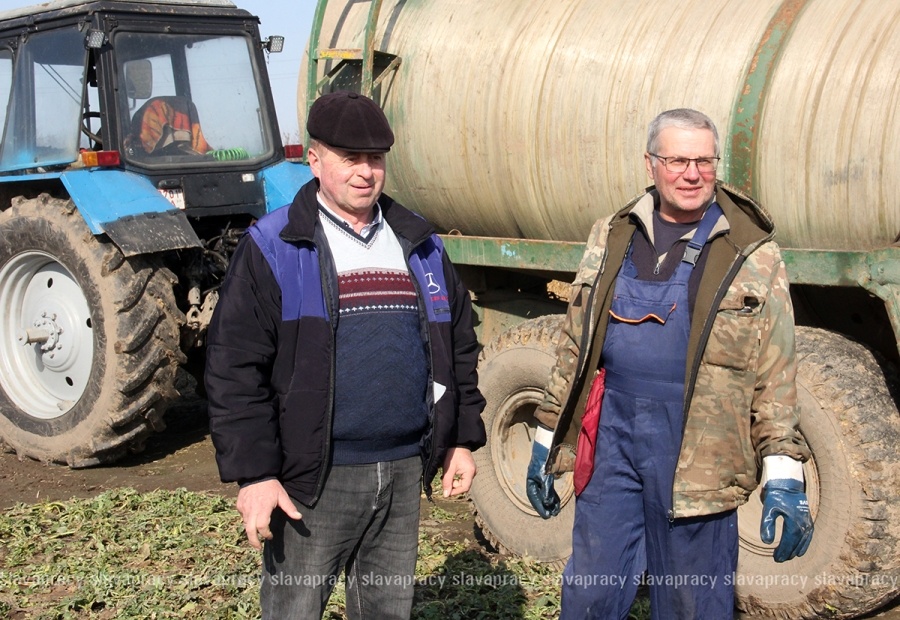     Легкая техника для сложных полей: как в "Семежево" подкармливают будущий урожай