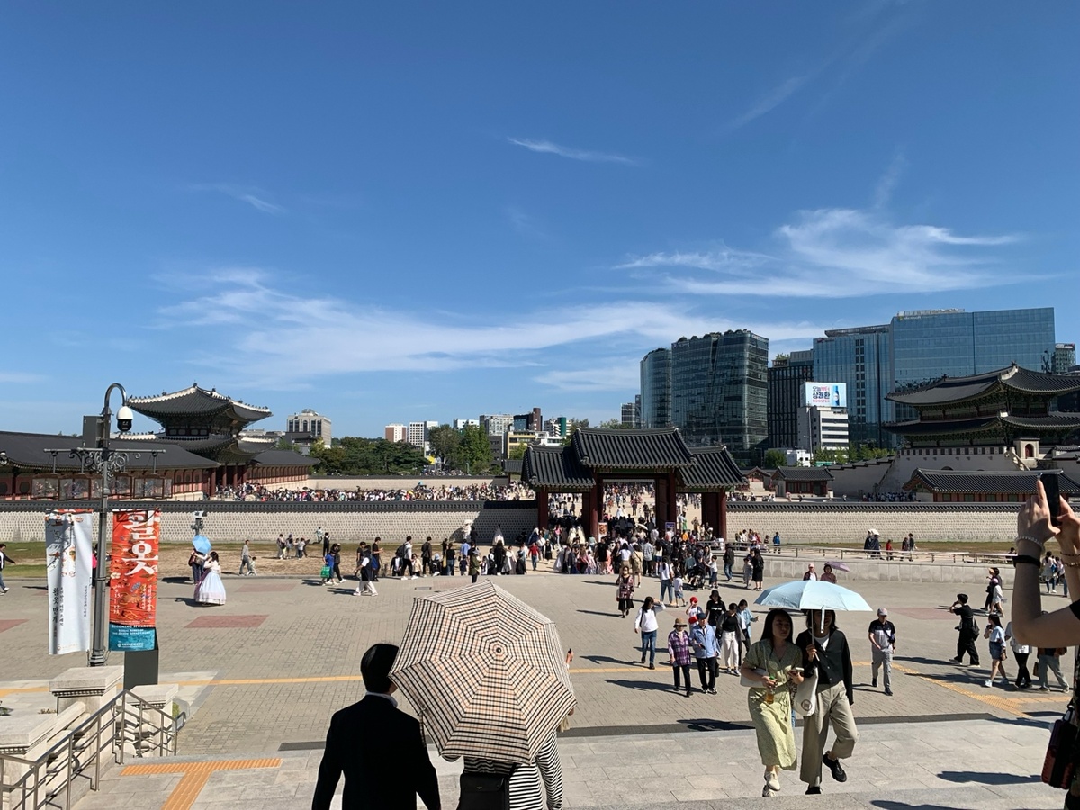 Сеул. Вид на двор дворца Кёнбеккун. Фото автора