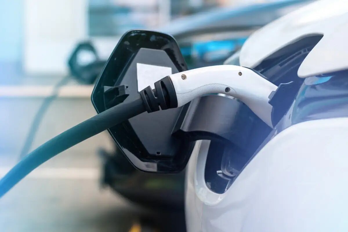    Заправка автомобиля. © freepik.com/frimufilms