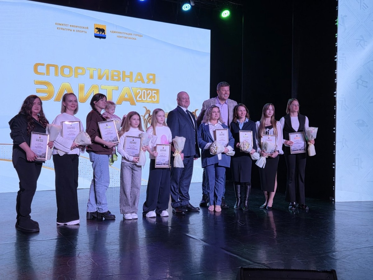    В Нефтеюганске церемонию «Спортивная Элита-2025» провёл телеведущий и журналист Дмитрий Губерниев