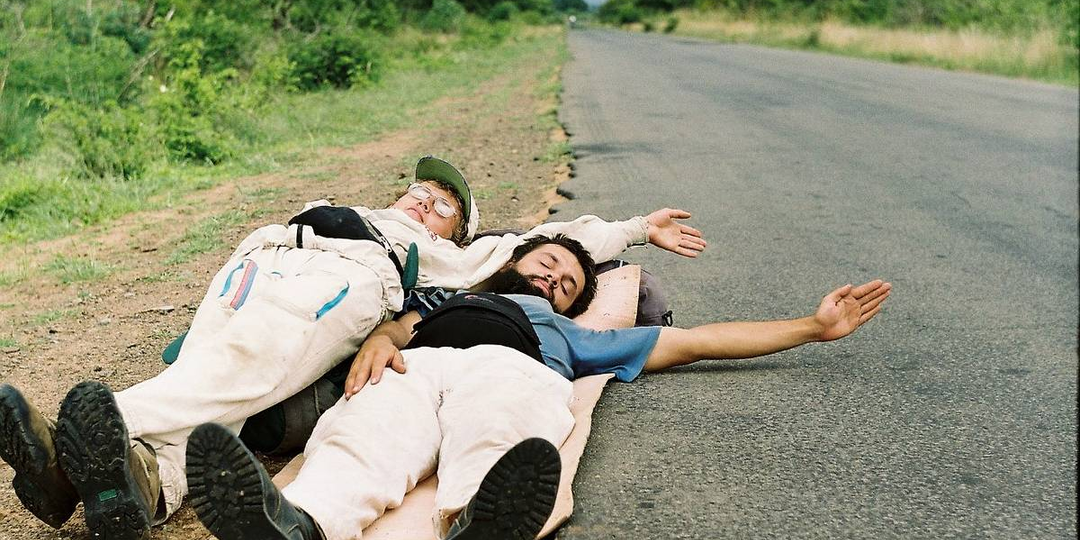 Увидел весь мир, а влюбился в Кавказ. Легенда автостопа делится правилами путешествий