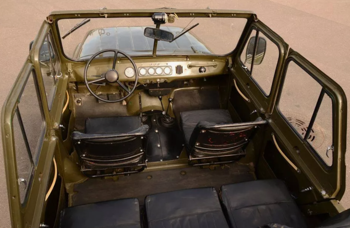 Фото 2: Кабина УАЗ‑469.