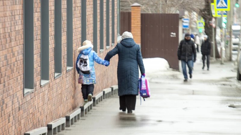     Ребенок и взрослый. Анна Зайкова