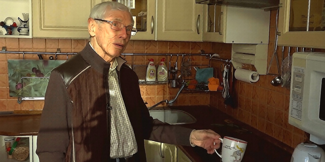 Дожить до 100: долгожитель Зацепин показал кухню, еду и молодую жену. Что продлевает годы