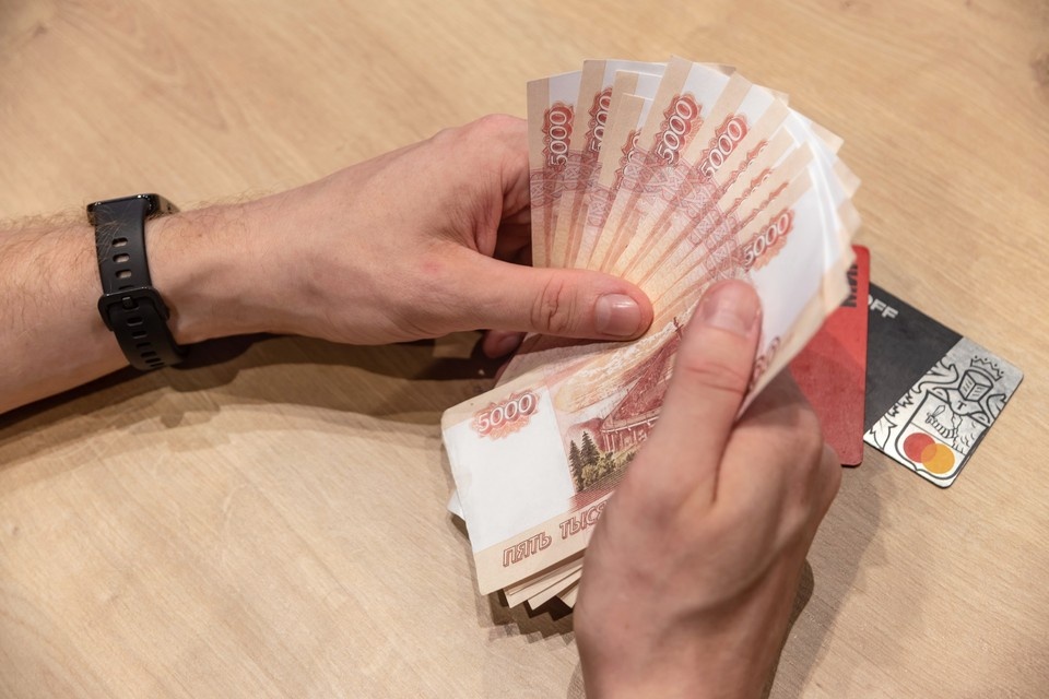    На Кубани впервые за восемь лет снизился объем операций по банковским картам Дина Иванова
