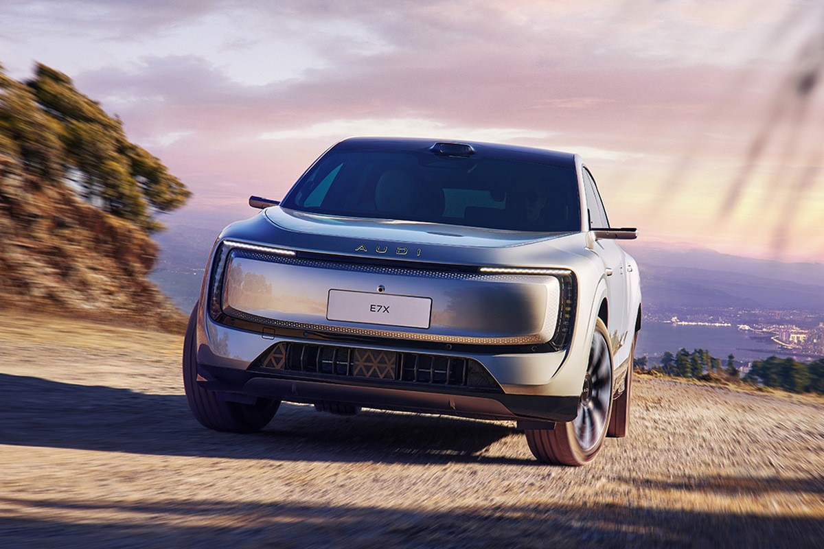 Новый кроссовер AUDI E7X должен укрепить пошатнувшиеся на старте позиции нового автомобильного бренда
