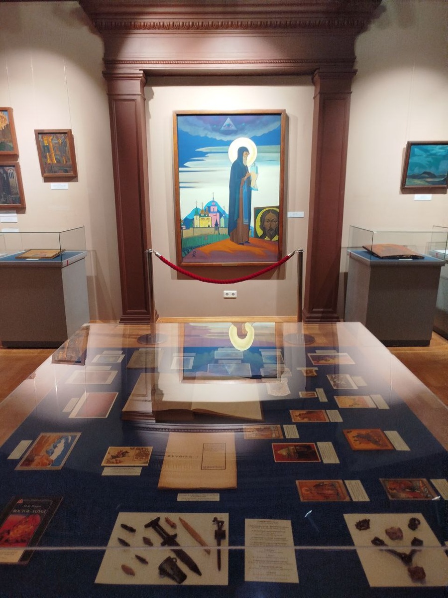 Н.К. Рерих.  Святой Сергий. 1932. Холст. Темпера. 