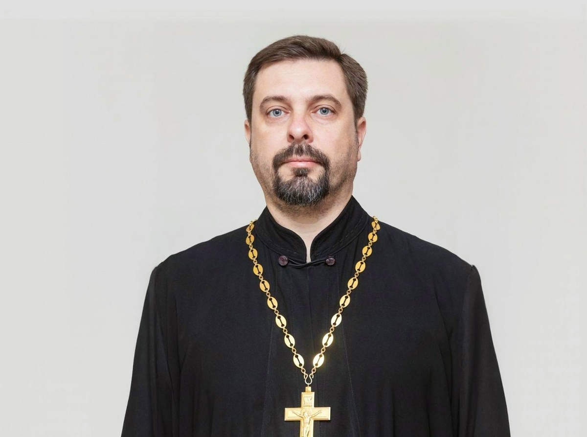 Дионисий Свечников — протоиерей, настоятель кафедрального собора святых Жен-Мироносиц (г. Баку).