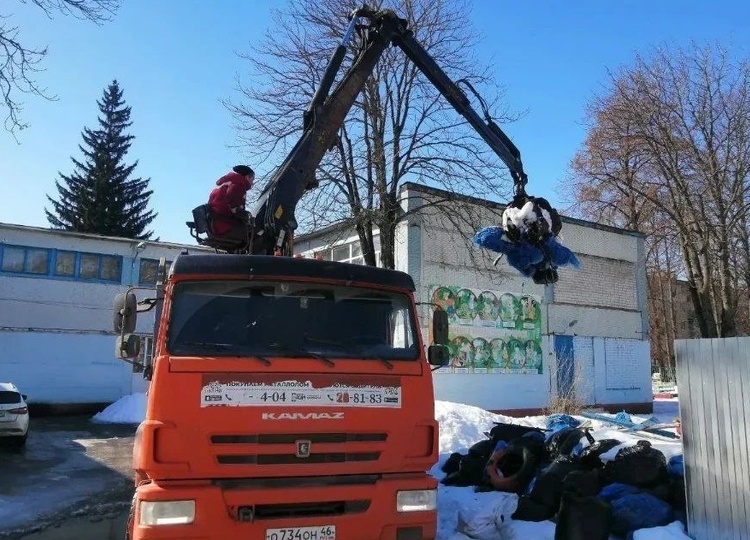 В Курске администрация вывезла 25 кубометров мусора с территории детсада №76