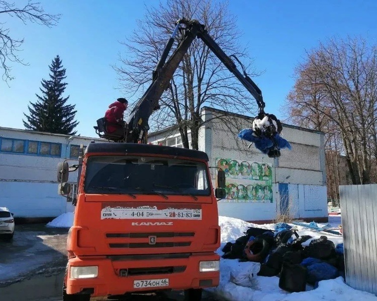     В Курске администрация вывезла 25 кубометров мусора с территории детсада №76