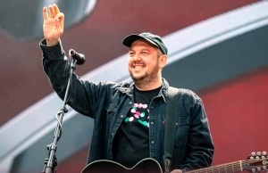 Сергей Бобунец выпустил 2 - ю часть альбома "Песни под гитару".