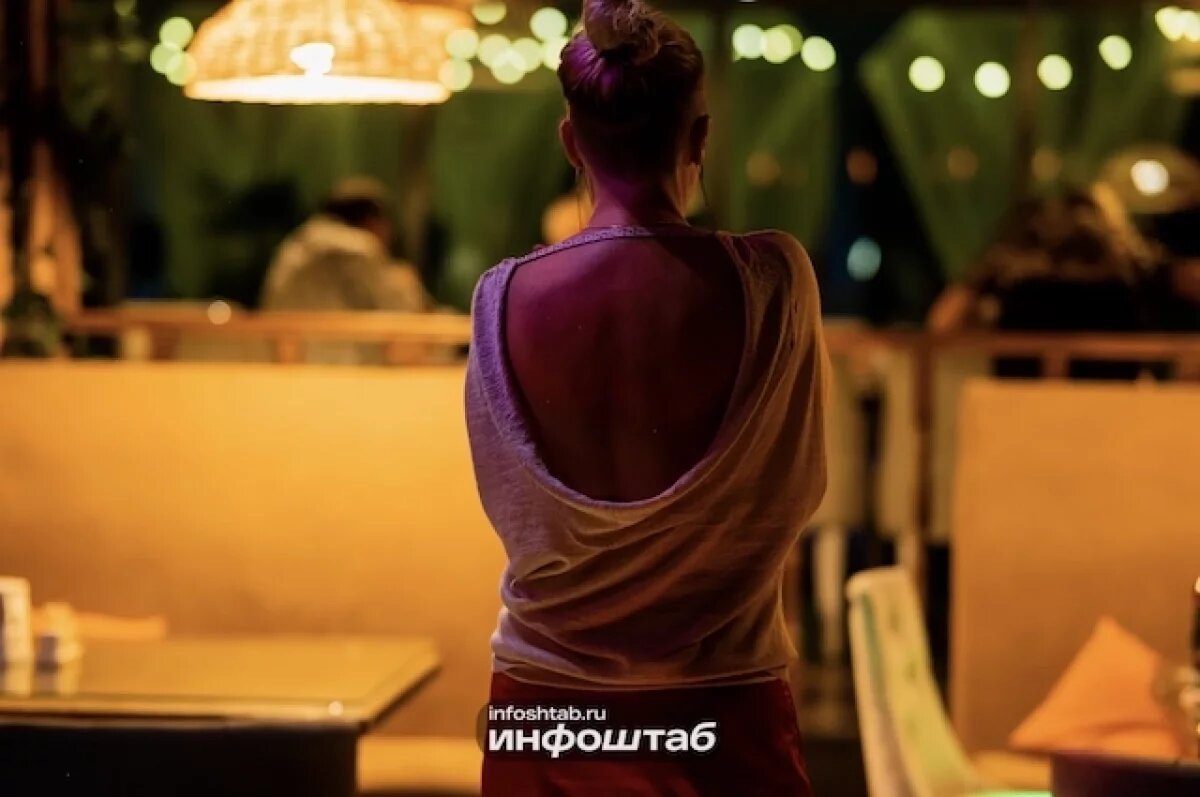    17-летняя астраханка выпила и пырнула приятеля ножом в живот