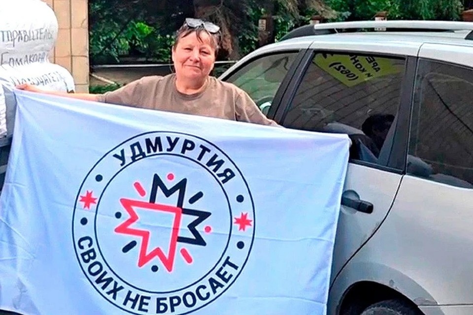    Удмуртских бабушек, плетущих маскировочные сети целыми «футбольными полями», внезапно выгнали на улицу те, кто должен им помогать Дмитрий СТЕШИН