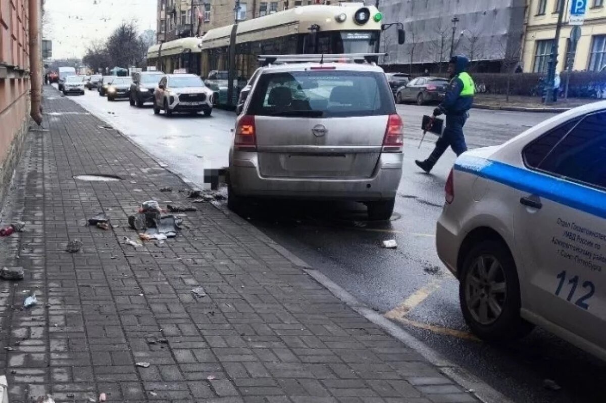    Из-за столкновения машин пострадали пешеходы.