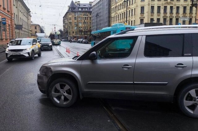    По данным полиции, водитель автомобиля Škoda не убедился в безопасности манёвра и врезался в Opel. Фото: Прокуратура Санкт-Петербурга
