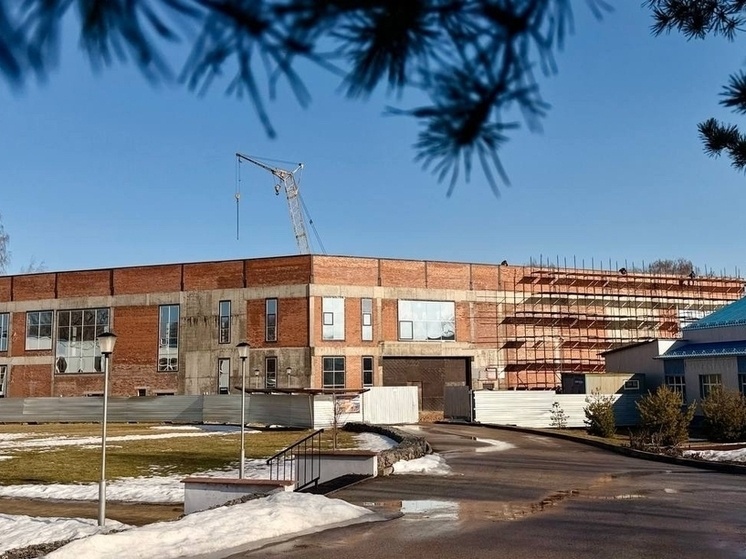     В ближайшее время рабочие начнут остекление. Фото: пресс-служба правительства Новгородской области