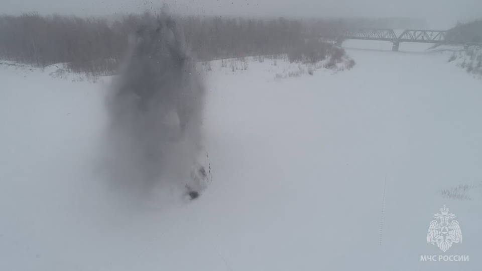    Взрывные работы на реке Чумыш. Источник: ГУ МЧС России по Алтайскому краю