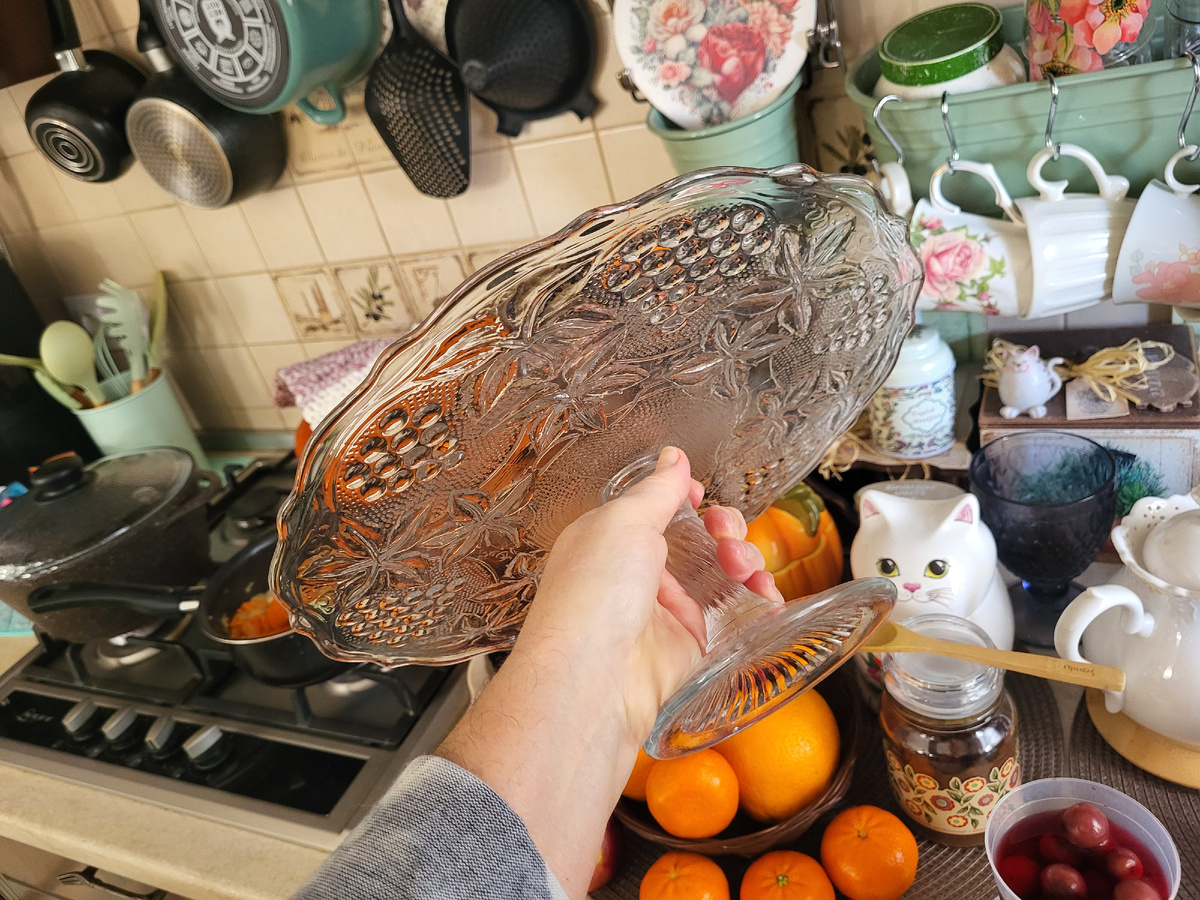 Тортница для торта или пирожных.