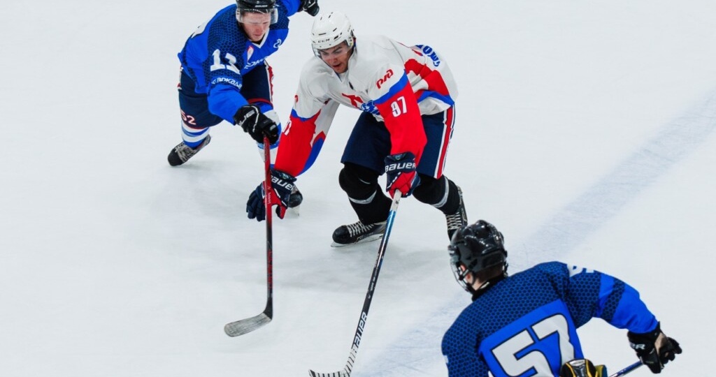 Чемпионат Смоленской области по хоккею в самом разгаре: прошли первые полуфинальные матчи плей-офф