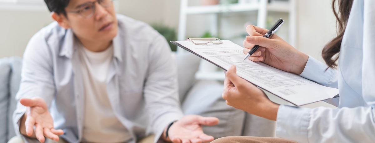    Консультация у психотерапевта Автор фото: Pormezz/Shutterstock/FOTODOM