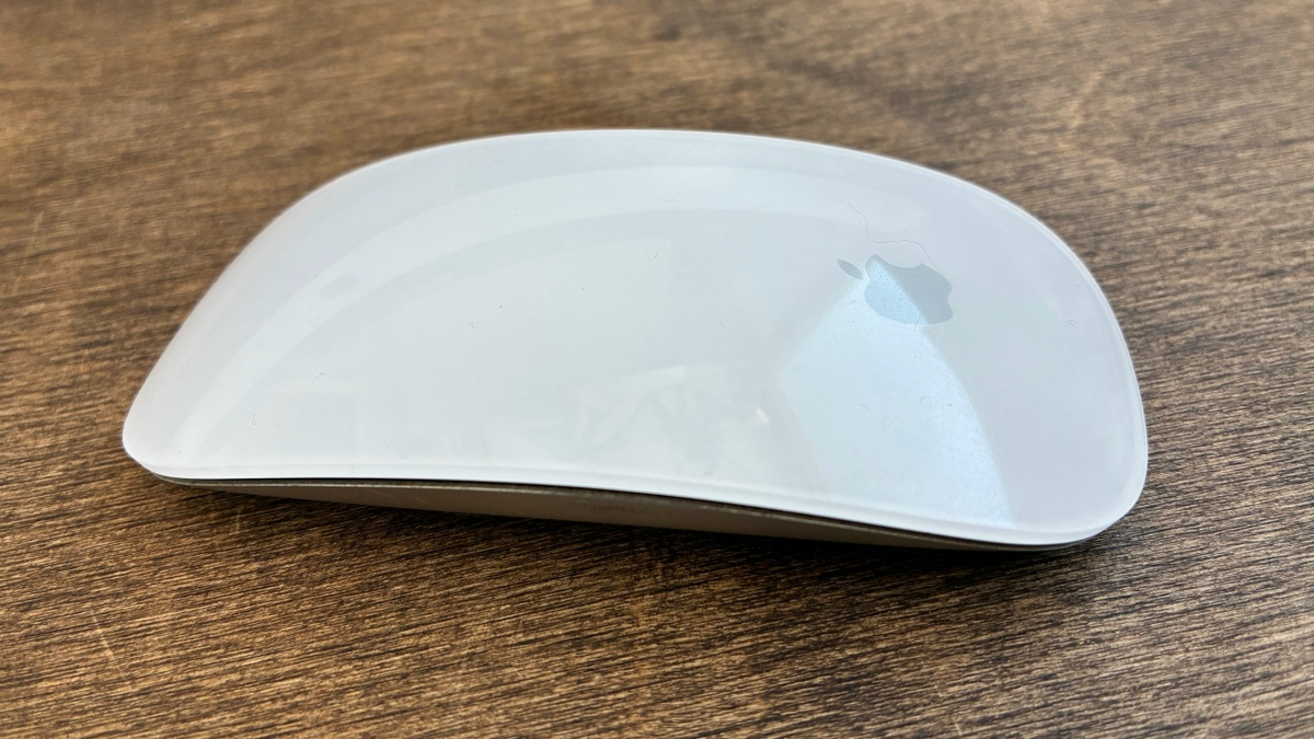 У офисных мышек не осчень крутой сенсор, для игр они не годятся (по крайней мере, для динамичных)