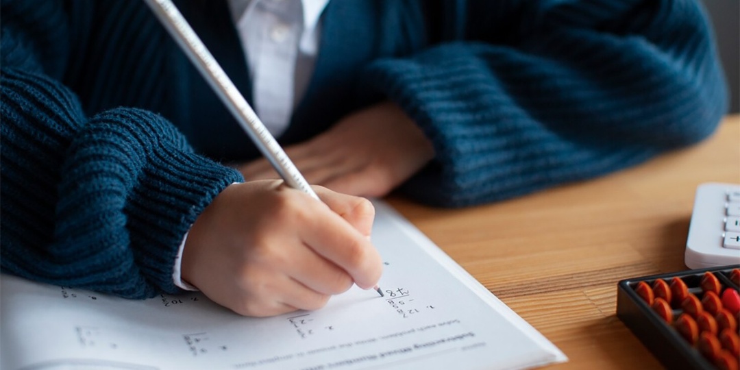 Учитель предложила моему ребенку дополнительные занятия с ней — платные. Это законно?