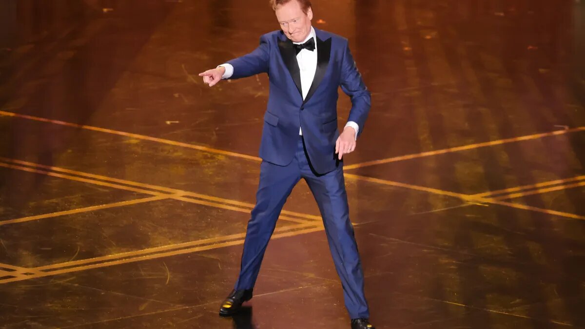 ведущий церемонии Конан О’Брайен  | источник фото IndieWire