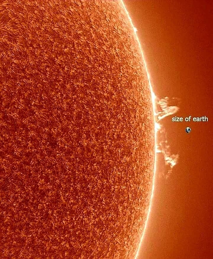 Так выглядит Земля и Солнце. Снимок NASA