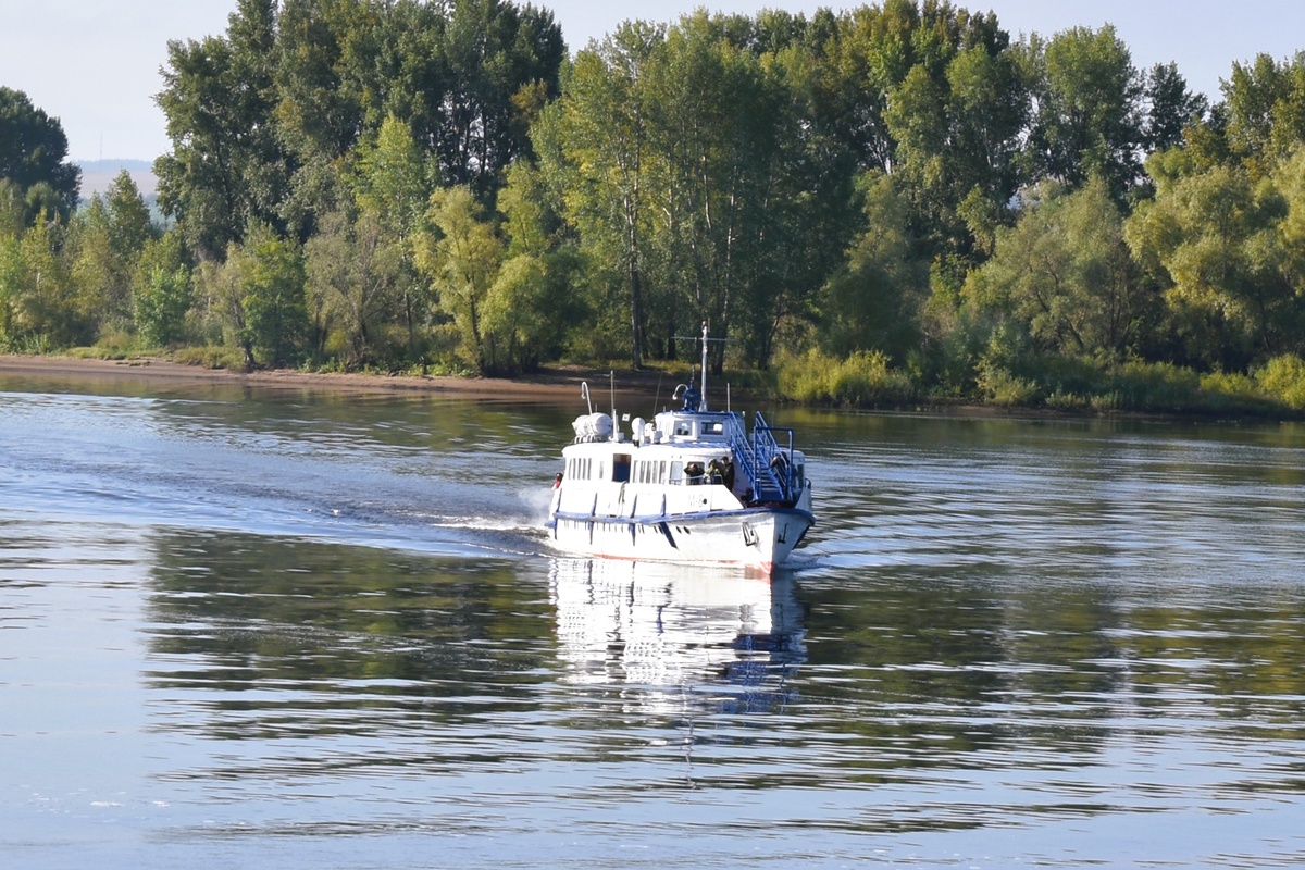Теплоход М-8