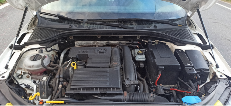 Подкапотное пространство Skoda Octavia A7