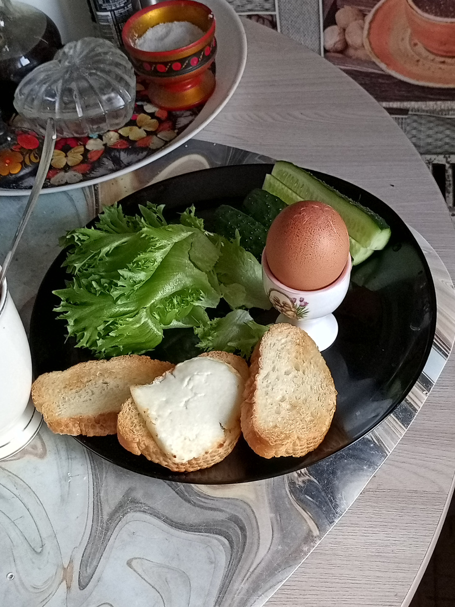 Мой завтрак, на обед всего грамм 40 курицы , не хотелось есть