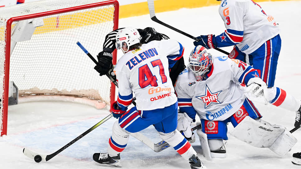 В третьей двадцатиминутке армейцы старались сравнять счет, хозяева — удержать его, а при возможности увеличить.📷Фото: ХК СКА