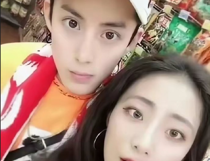 Блогер заявил о романе актера Ван Хэди — но доказательств нет