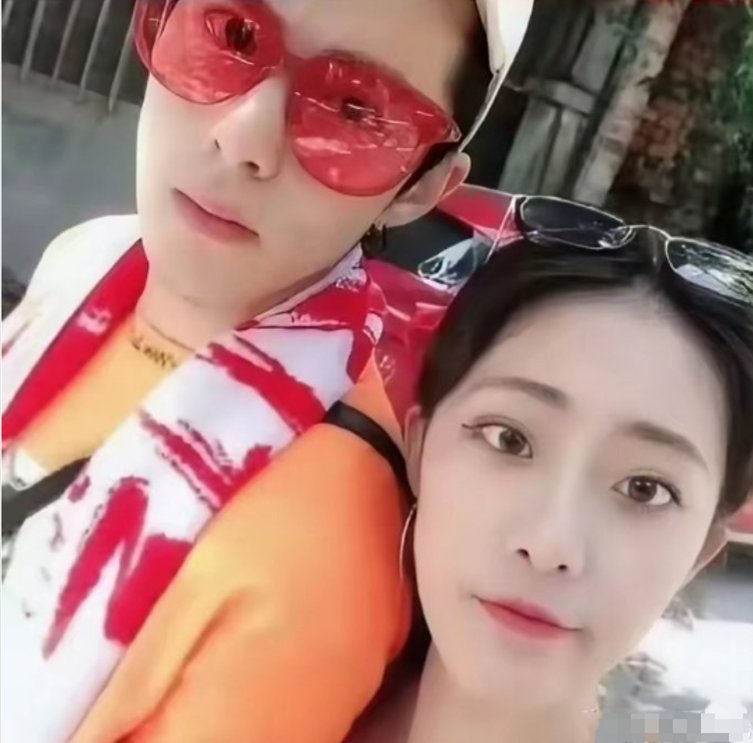 Китайский актер Ван Хэди и его предполагаемая девушка. (очередной фейк!).