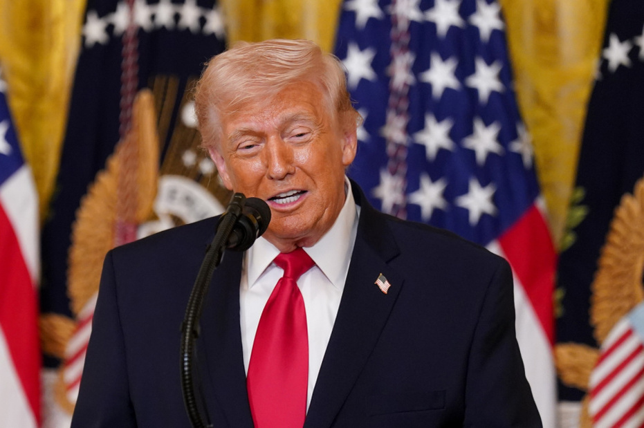    CNP/AdMediaGlobal Look Press