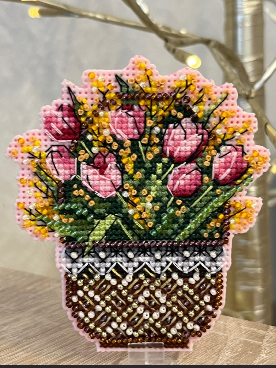 Скриншот с канала "Вышиваем с Бусинкой"