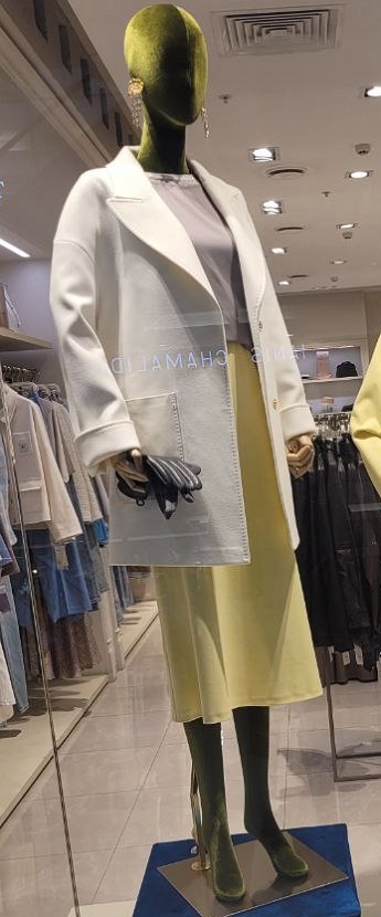 Витрина Анна Верди (пальто -пиджак от 25000)